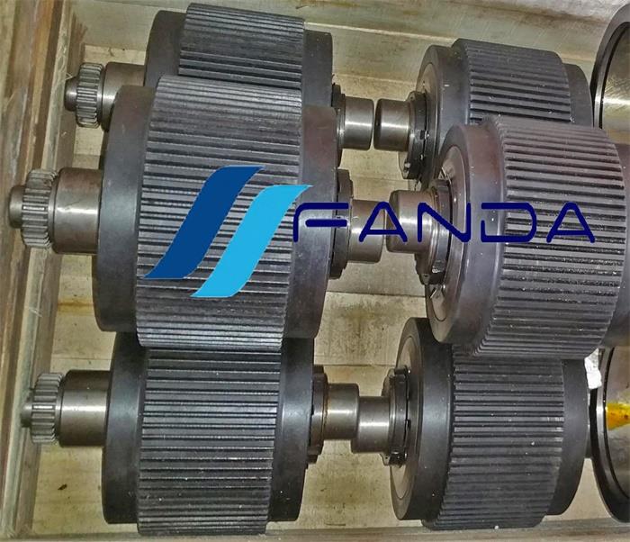 Rollers of horizontal ring die pellet mill.jpg